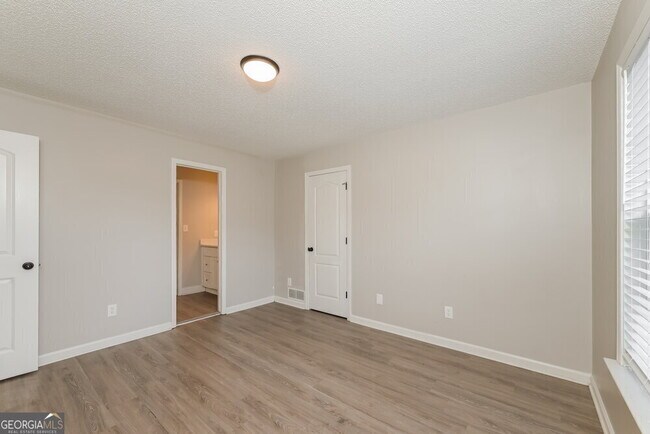 Building Photo - 3706 Weeping Way SW