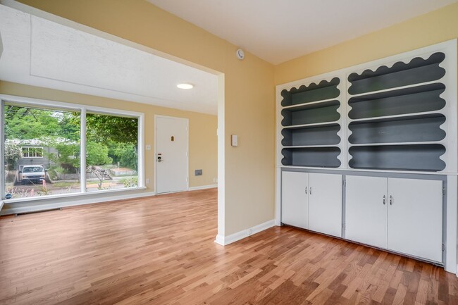Building Photo - Beautiful 2 Bed, 1 Bath Rental Home in North Portland!