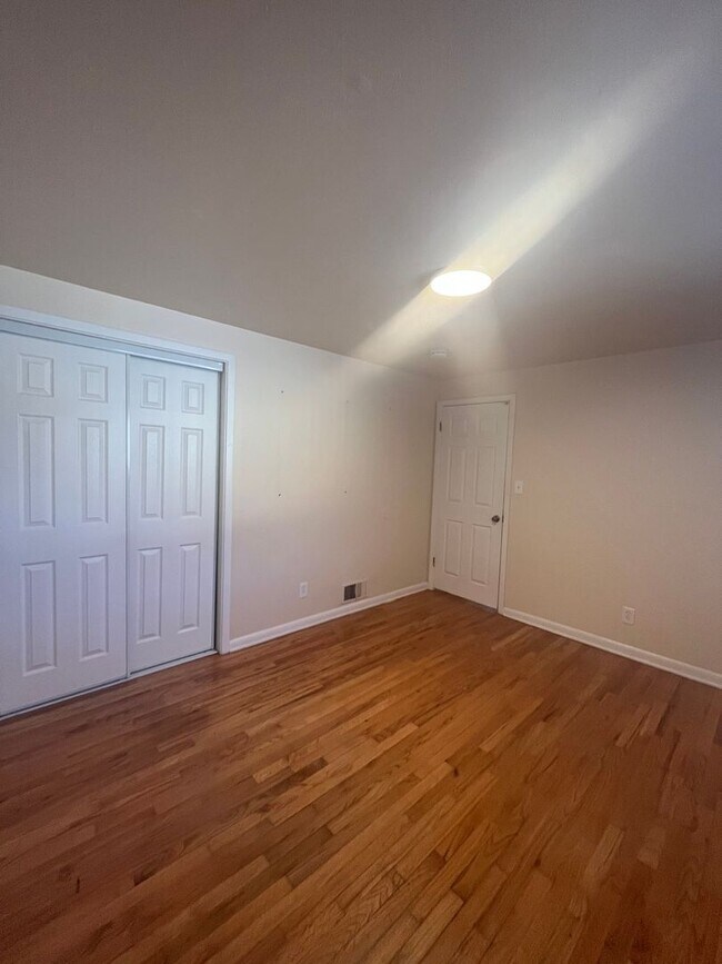 Building Photo - Charming Two Bedroom in Lakewood-Updated, ...