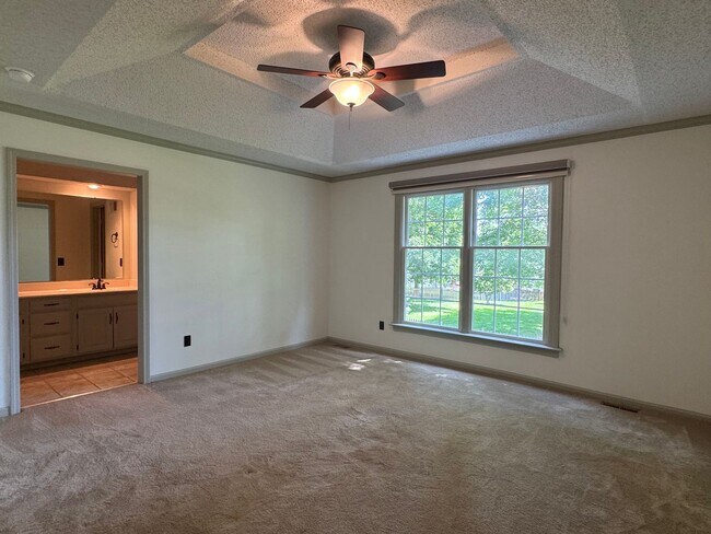 Building Photo - {12009} Available Immediately + Finished Lower Level + Olathe Schools