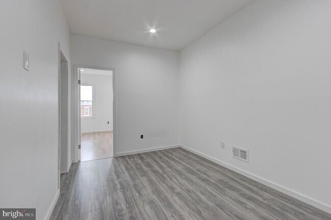 Building Photo - 2654 Wilkens Ave
