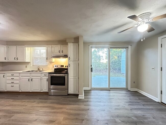 Building Photo - 135 S Pierce Rd