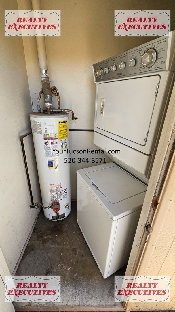 Building Photo - Fort Lowell & Campbell 2/1 - A/C and all a...