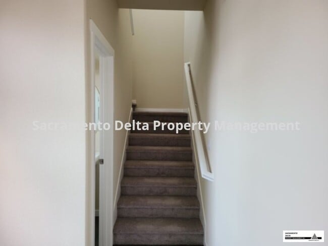 Building Photo - Wonderful Elk Grove Home