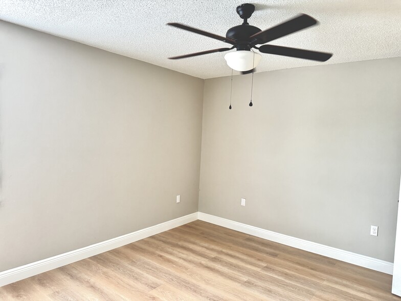 Building Photo - 6054 Amberly Ct