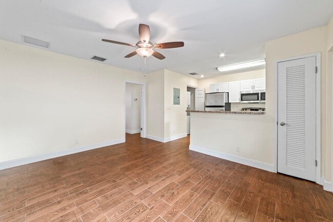 Building Photo - 404 SE 16th St