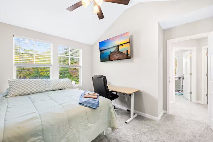 Building Photo - Room in Townhome on Mobley St