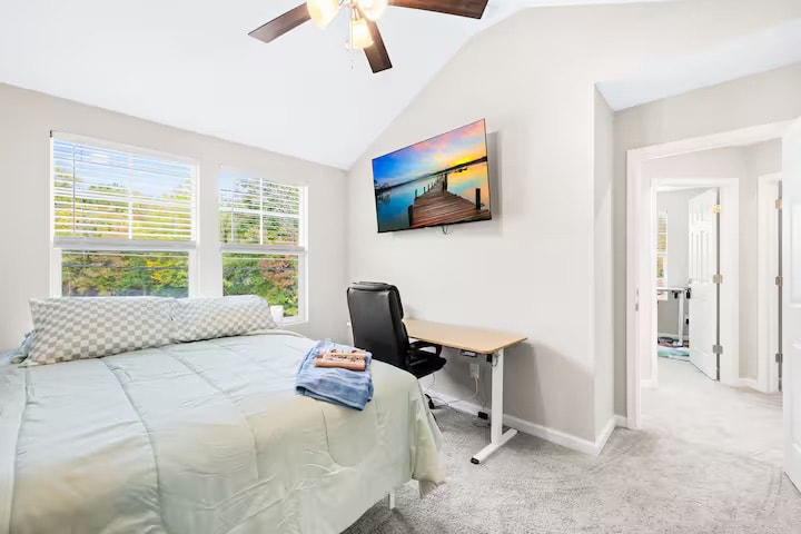 Building Photo - Room in Townhome on Mobley St