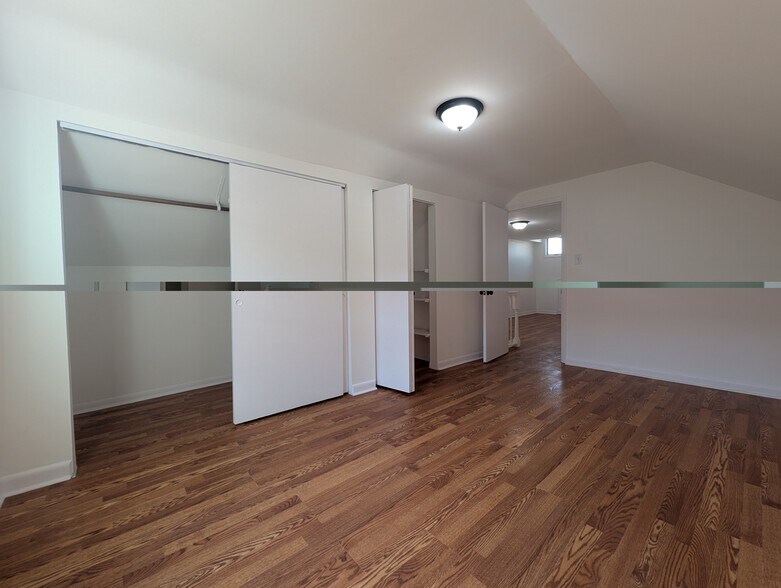 Building Photo - 1520 W Melrose St