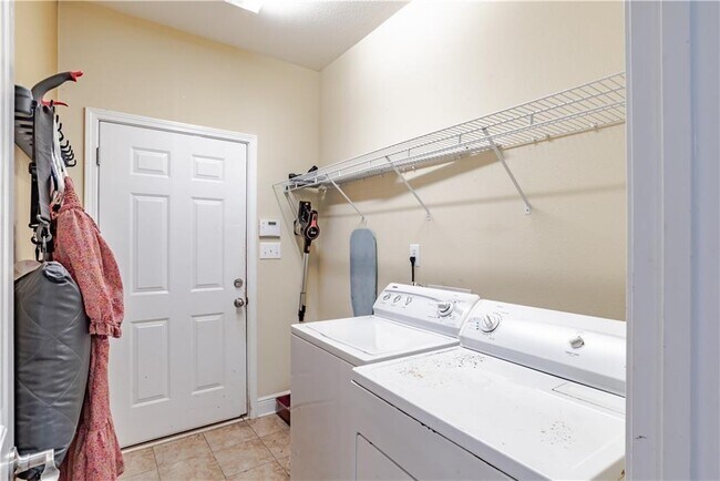 Building Photo - 10770 Hunters Cir W