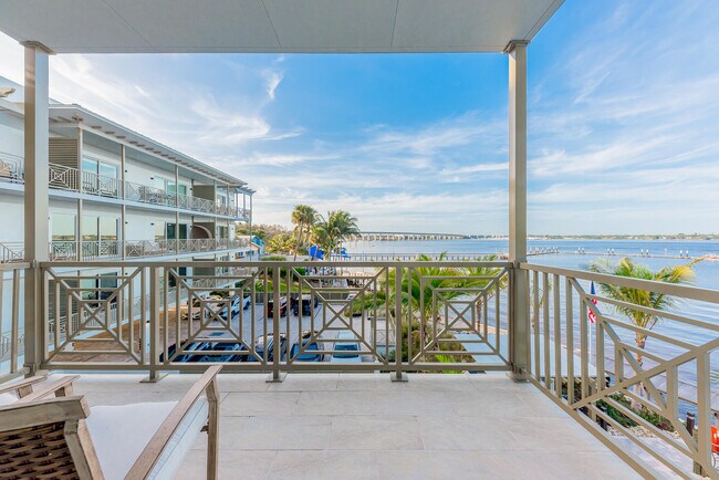 Building Photo - 41 SW Seminole St