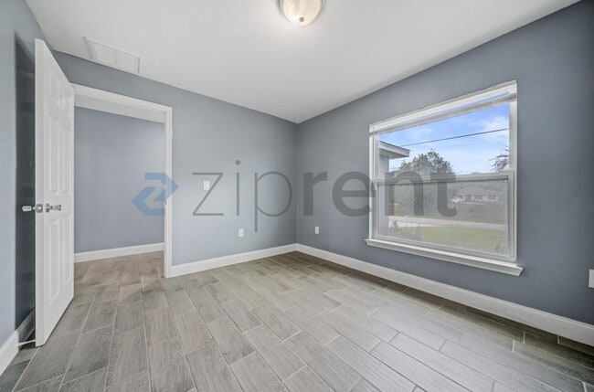 Building Photo - 117 Pine Ln