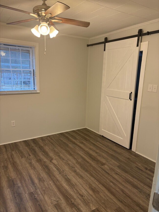 Building Photo - 4085 Porter St