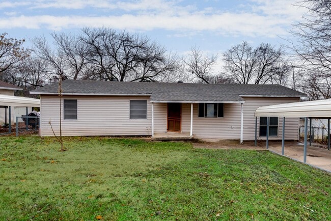 Building Photo - 223 E Kingsbridge Dr