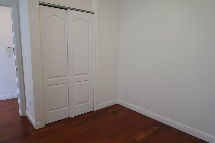 Building Photo - 5032 Anza St