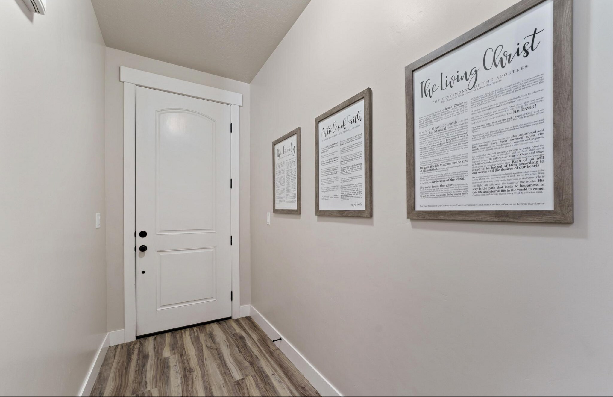 Building Photo - 203 W Silver Springs Dr