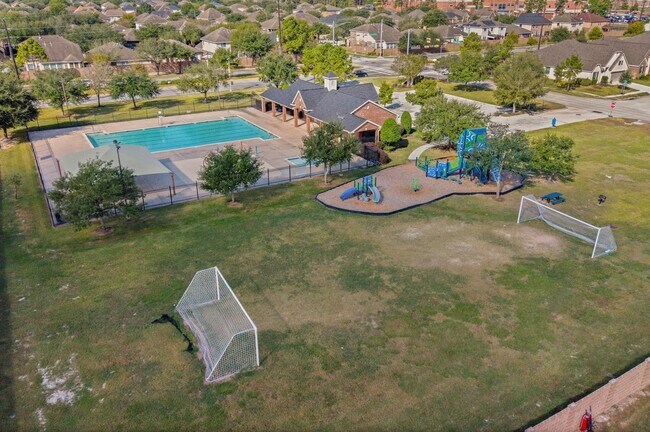 Building Photo - 15107 Summer Sunset Dr
