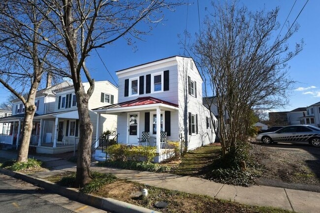 Building Photo - 918 Mercer St