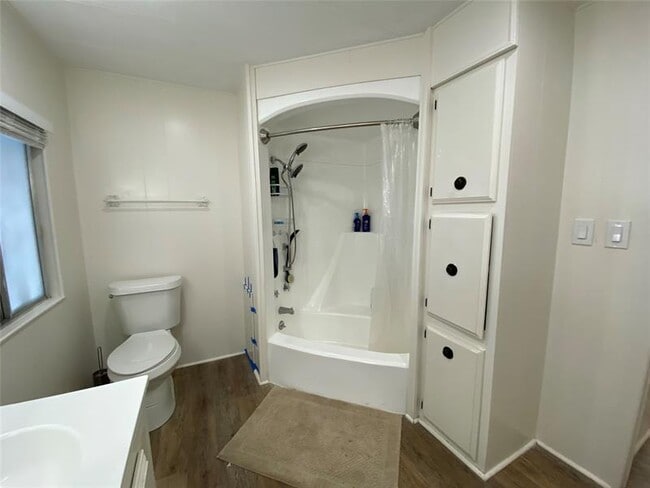 Building Photo - 5514 Lagoon Dr