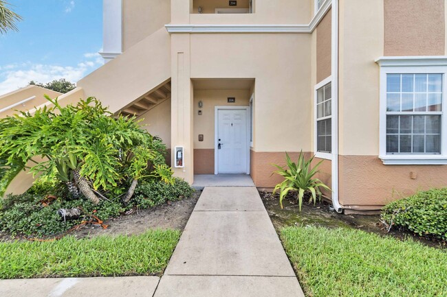 Building Photo - 2/2 condo available now at the Villagio for annual lease