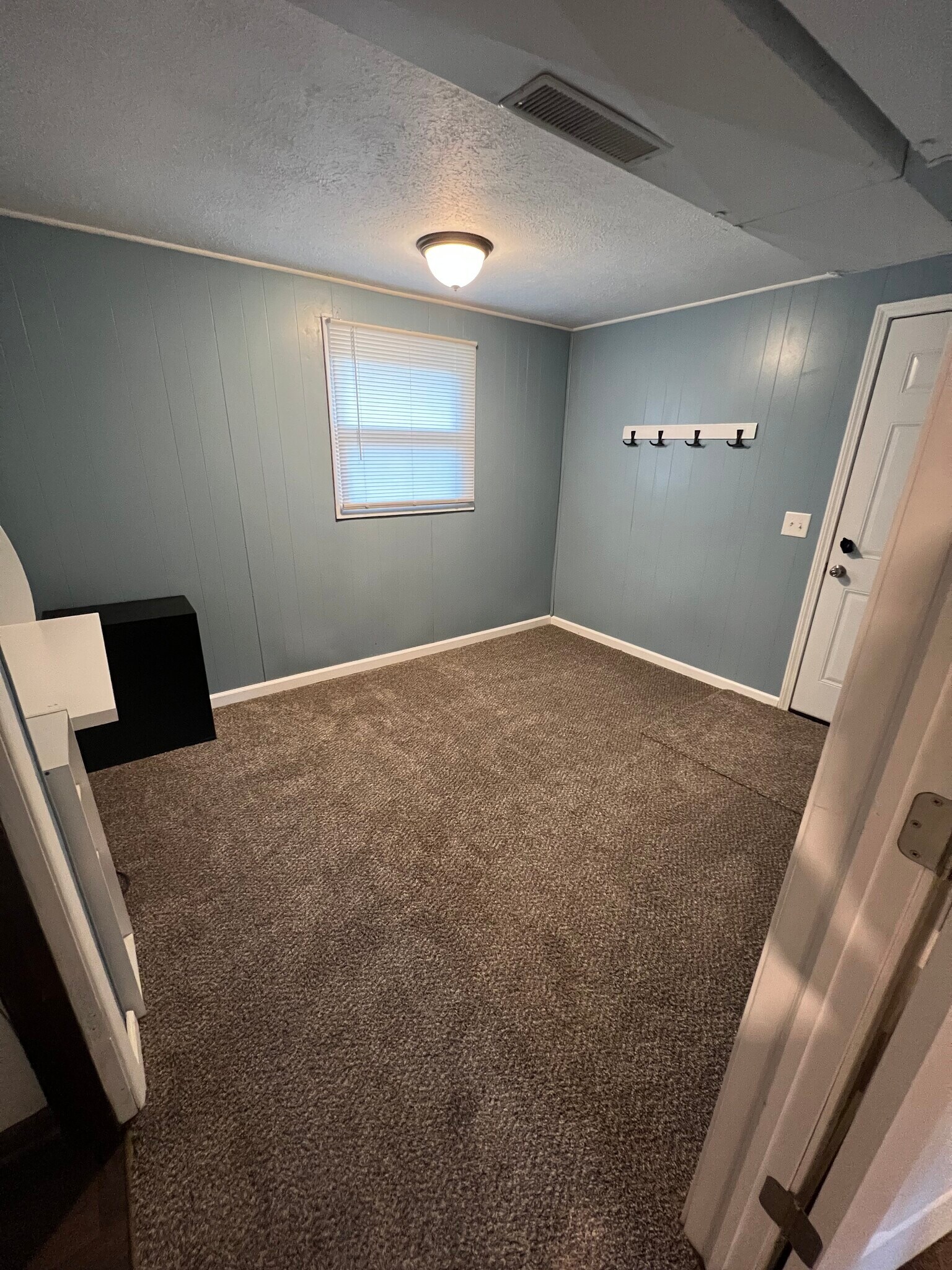 Bonus room/Office - 662 River Rd