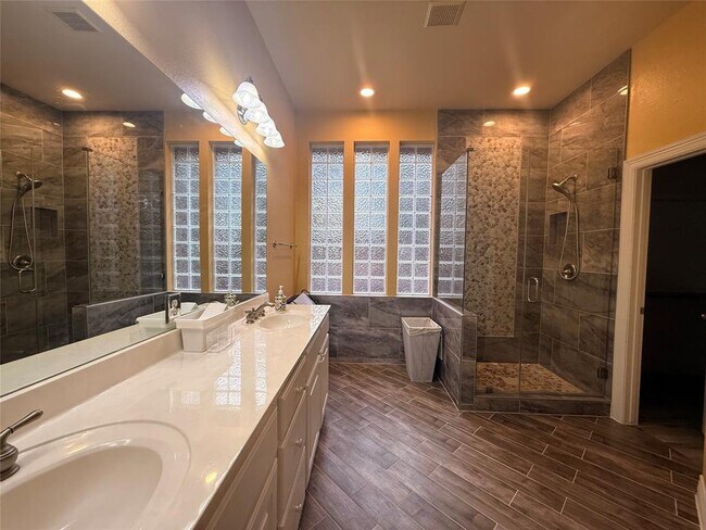 Building Photo - 1219 Pine Forest Cir