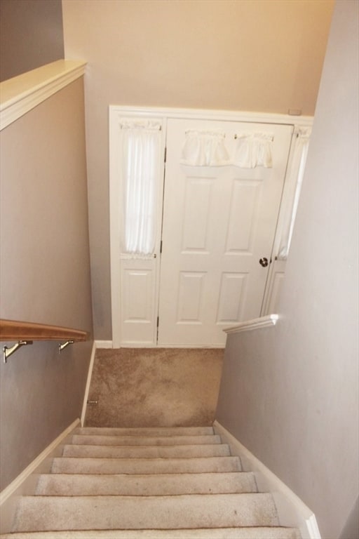 Building Photo - 19 Hillando Dr