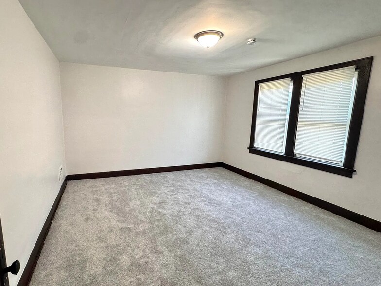 Building Photo - 1242 Justine St