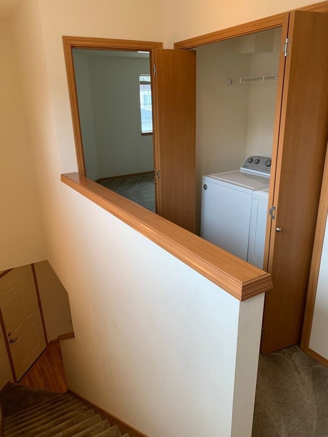 Building Photo - Beautiful 3-bd, 2.5-bath house The Ridge in Kent.