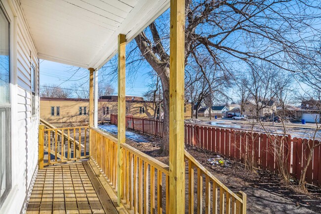 Building Photo - 998 Farrington St