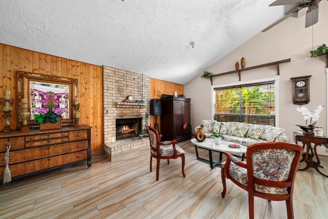 Building Photo - 16323 La Luna Dr