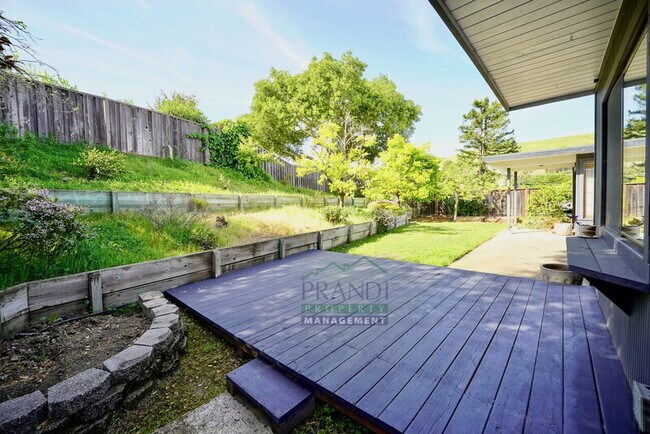 Building Photo - 955 Las Ovejas Ave