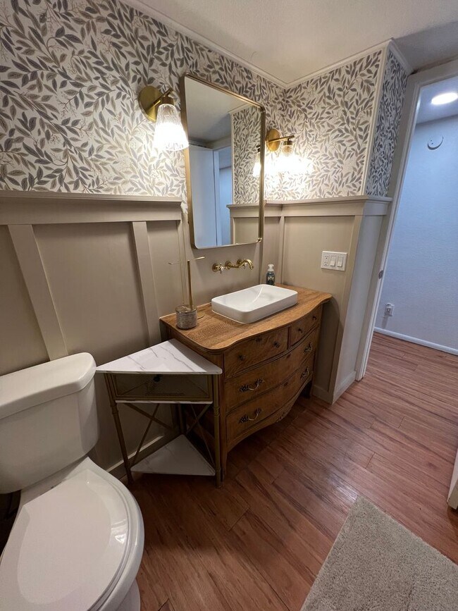 Building Photo - 3 Bedroom 2 bath Condo in Midvale!