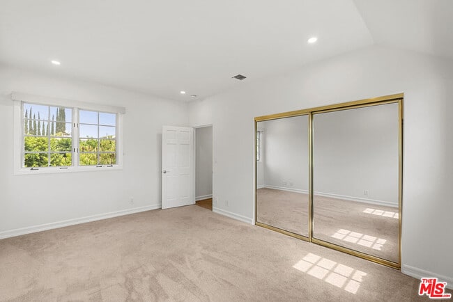 Building Photo - 18339 Linnet St