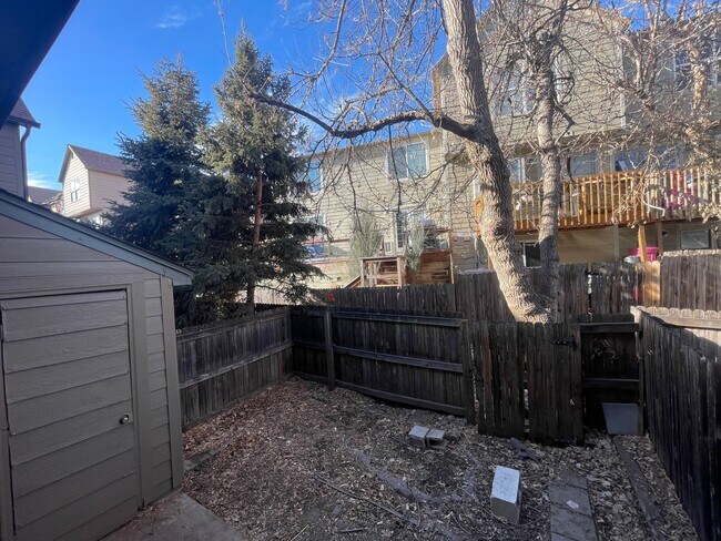 Building Photo - 2 Bedroom 2 Bathroom Townhouse Near Quincy and Buckley!!