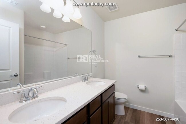 Building Photo - 4 Bedroom Home with Valley Views!