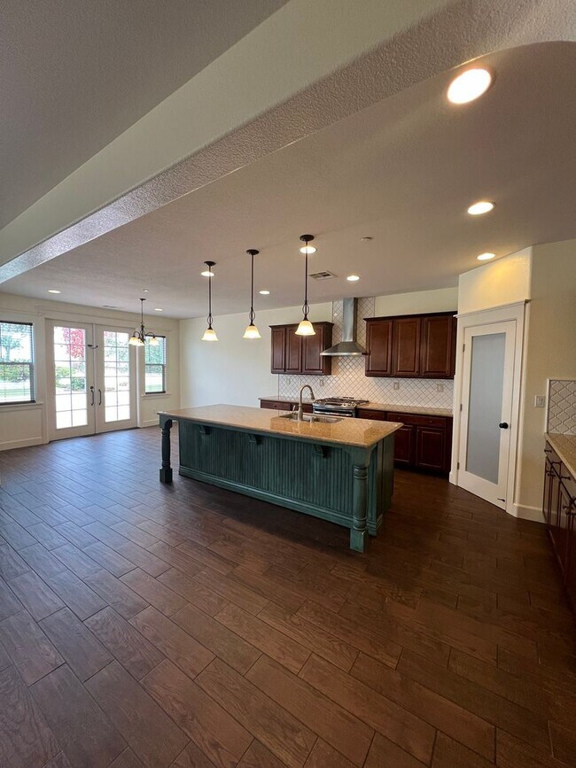 Building Photo - 14816 Huckleberry Dr