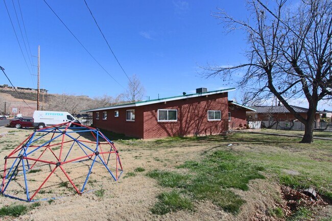 Building Photo - 419 S 100 E