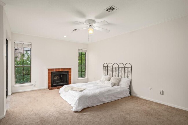 Building Photo - 2728 W Holcombe Blvd