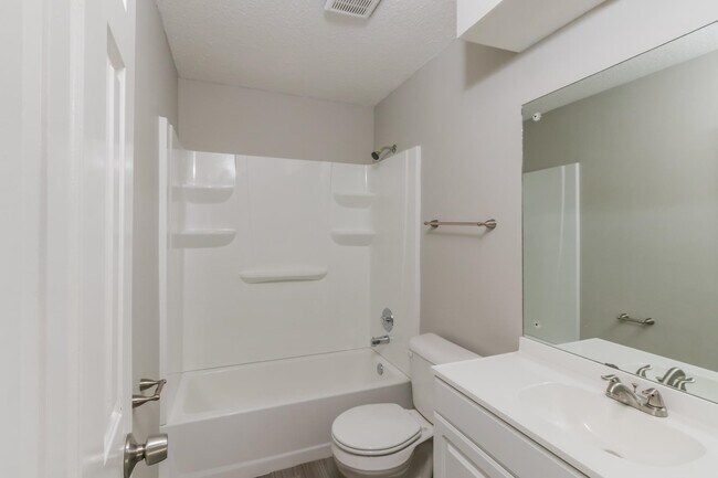Building Photo - 4652 Benoit Dr