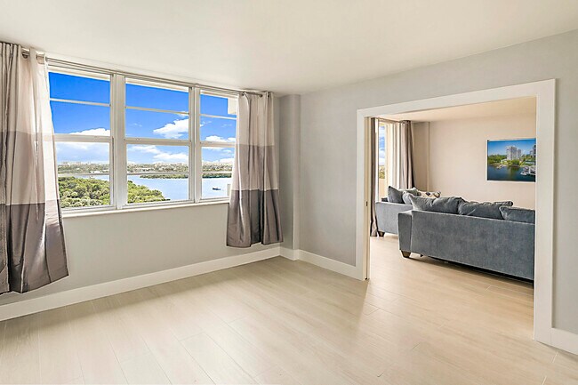 Building Photo - 2121 N Ocean Blvd