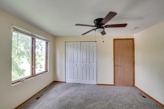 Building Photo - 407 Linden Ave