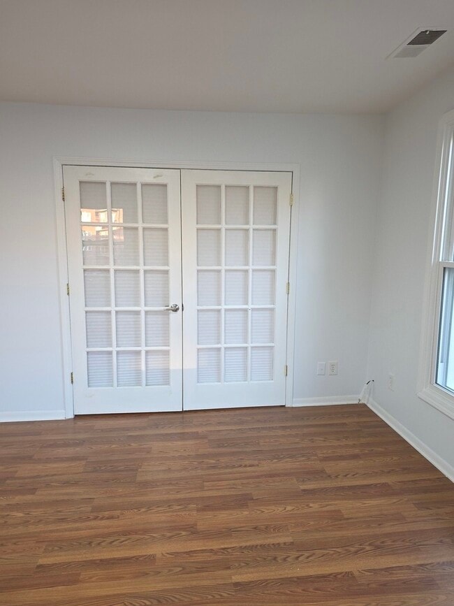 Building Photo - 1397 Brown St