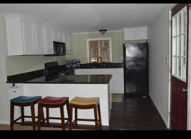 Building Photo - 3 Pine Crest Dr
