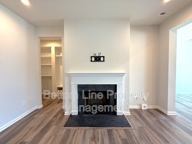 Building Photo - 15622 Little Bluestem St