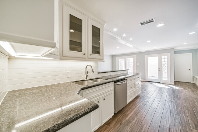 Building Photo - 4521 Acacia St