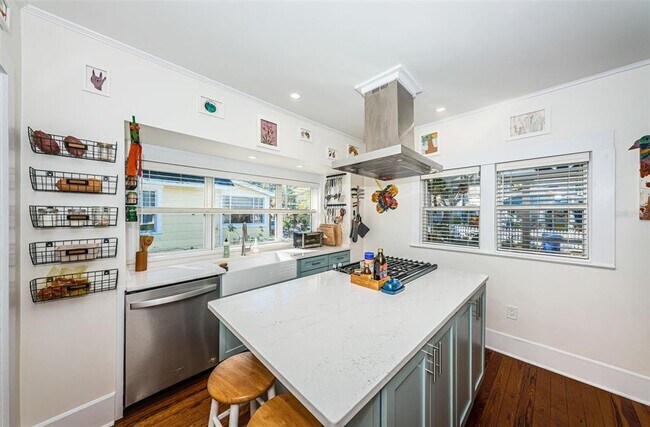 Building Photo - 1009 8th St N