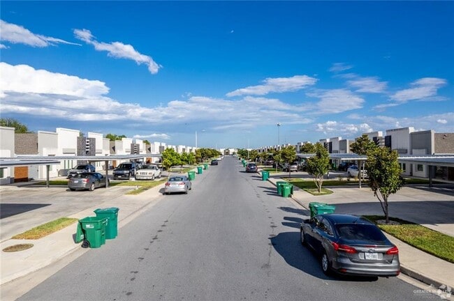 Building Photo - 12 West Dr