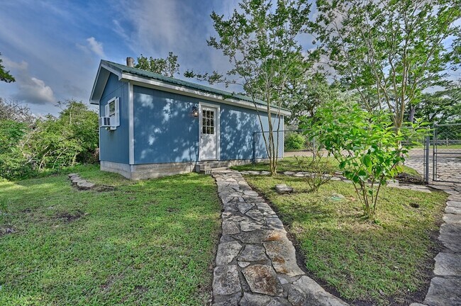 Building Photo - 9481 Lake Forest Cir