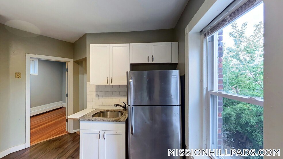 Building Photo - 4A Weld Ave